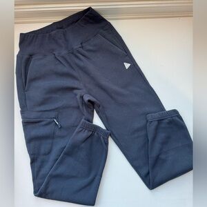 New condition women’s Hoka One One fleece navy blue joggers M $88